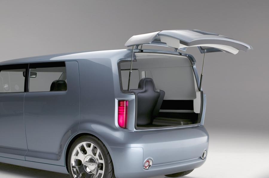 Багажник Scion t2B Concept 2005 года  (фото 4 из 21)